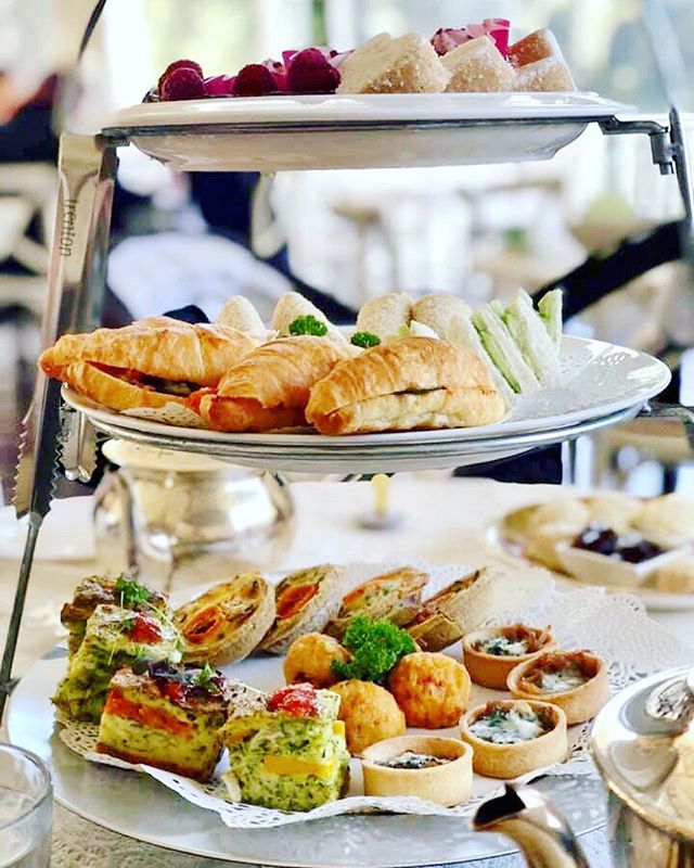 Can you spot the new savoury star in our traditional high tea? Lightly toasted mini croissant filled with Brie and tasty cheese, baby spinach and sundried tomato. 🧀 🍅 🥐 💕🍃
Beautifully captured by @chantelbessell.